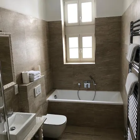 Arte Apartment *